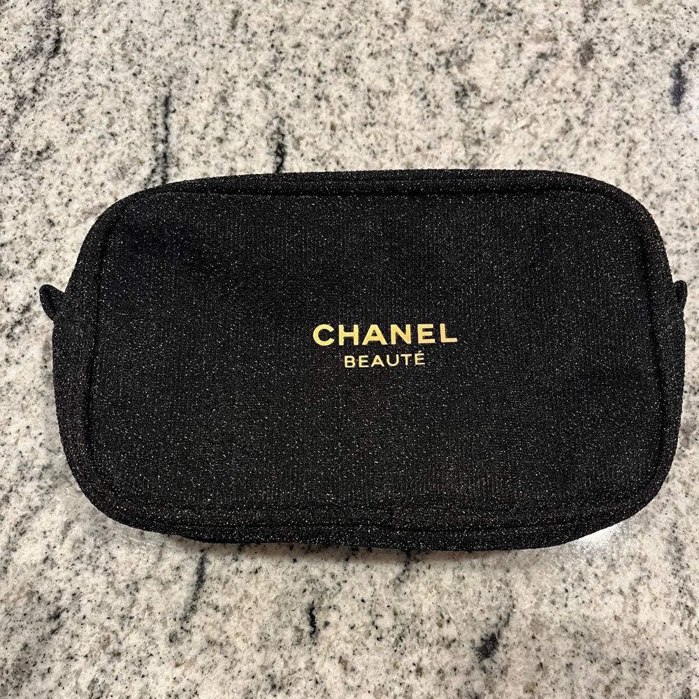 NWOT : Chanel cosmetics bag